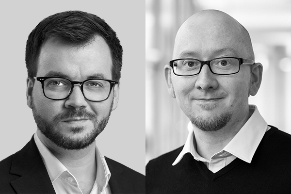 Tobias Richter (links) im Gespr&auml;ch mit iX-Redakteur Axel Kannenberg